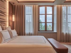 a bedroom with a large bed and a window at Swissotel Uludag Bursa in Bursa