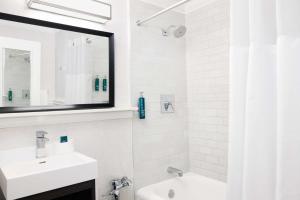 Um banheiro em Hilton Boston Park Plaza