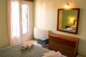 Ένα ή περισσότερα κρεβάτια σε δωμάτιο στο Chrisanthi Apartments +18 φωτογραφίες