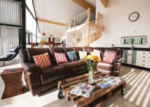A seating area at Straker Lodges 