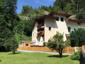 a large house with a fence in a yard at Large 8 Bed Apartment. Perfect Location. in Stuhlfelden