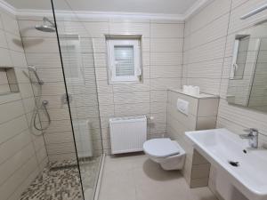 Koupelna v ubytování Sándor Panzió