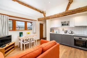 Kuchyň nebo kuchyňský kout v ubytování Mill Cottage