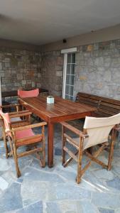 a wooden table and chairs and a table and chairs at Stone home Lyhna in Líkhna