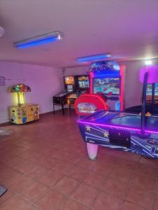 Fotografie z fotogalerie ubytování SOLEIL & PLAGE au CAMPING MAR ESTANG 4 ETOILES 3 chambres 2 salle de bain v destinaci Canet-en-Roussillon