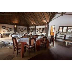 Restaurant o un lloc per menjar a Mount Marula Game Lodge - Tambotie