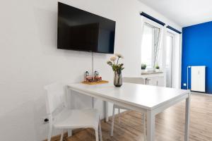 Neue moderne Studios im Zentrum, nahe Uni- Parkplatz auf Anfrage TV 또는 엔터테인먼트 센터