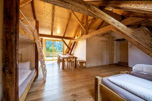 Postel nebo postele na pokoji v ubytování Gasthaus Rössli