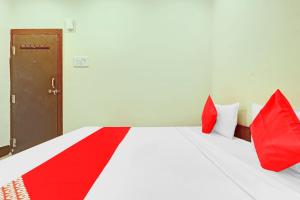 Cama o camas de una habitación en Hotel Sri Sai Dwaraka Residency Near Secunderabad Railway Station