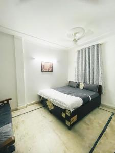 a bedroom with a bed in the corner of a room at Hotel In Max Hospital-Malviya Nagar in New Delhi