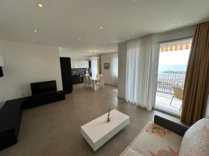 a living room with a couch and a table at Nuovo Residence Serenissima Frontemare - Agenzia Cocal in Caorle