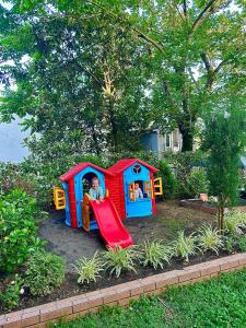 a child is playing in a play house at Green Hotel Ureki in Ureki