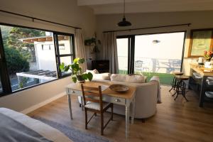 Posezení v ubytování Chapmans Corner Studio