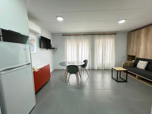 A kitchen or kitchenette at Agi Arago Studio