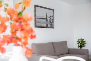 a living room with a couch and a picture on the wall at GuestReady - A delightful stay in Porto Santo in Campo de Baixo