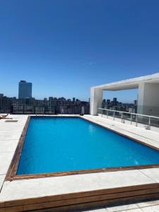 Bazén v ubytování Apart Centro Buenos Aires nebo v jeho okolí
