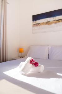 Postel nebo postele na pokoji v ubytování GuestReady - Machico sea view residence - B