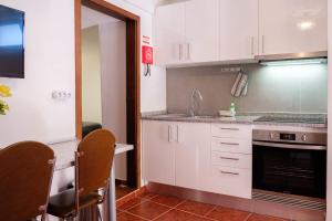 Kuchyň nebo kuchyňský kout v ubytování GuestReady - Machico sea view residence - B