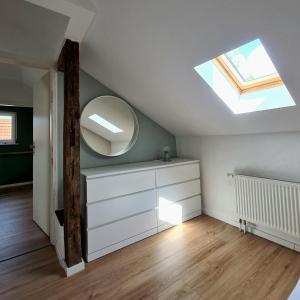 a room with a mirror and a dresser and a skylight at Ferienhaus Finca de vida y luz in Auderath