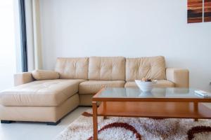 a living room with a couch and a coffee table at GuestReady - A splendid sea-view stay in Caniço