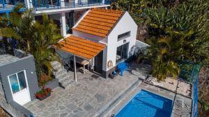 Bazén v ubytování GuestReady - A marvellous stay in Calheta nebo v jeho okolí