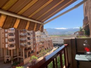 a balcony with a view of a building at Apartamento, Piccolo Mare, junto centro, vistas Sierra Nevada in Granada