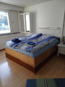 een slaapkamer met een bed en 2 badjassen bij Majoitus Yli-Torkko in Seinäjoki