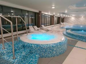 a pool in a hotel with two hot tubs at Blue marina in Dziwnów
