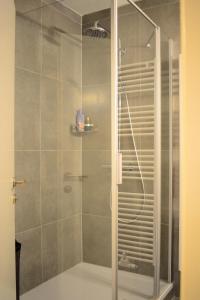 A bathroom at Forest Mountain Apartment
