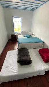 Cama o camas de una habitación en Hostal Bosque de Niebla