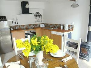 Η κουζίνα ή μικρή κουζίνα στο Chez LuLu Holiday Home