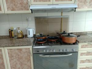 Foto sihtkohas Ajman  asuva majutusasutuse 22 R3 Luxury Room in a 4-bedroom apartment with private washroom outside the room ### 22 R3 غرفة فاخرة في شقة 4 غرف نوم مع حمام خاص خارج الغرفة ### galeriist