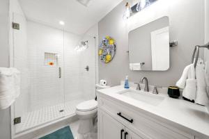 Koupelna v ubytování New Listing - Serene 3BR home in Historic Norcross + 20 fotografií