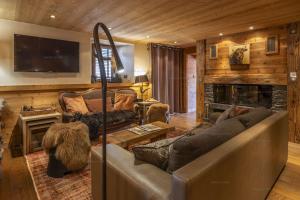 a living room with a couch and a fireplace at Savoielac - La Clusaz - Centre du village : Appartement Clusaz Coeur in La Clusaz