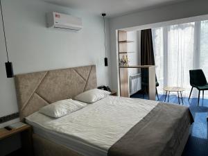 Postel nebo postele na pokoji v ubytování Optima Collection Kamianske