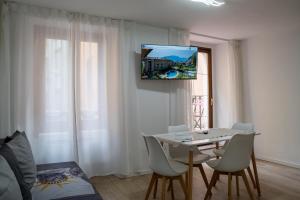 Televízia a/alebo spoločenská miestnosť v ubytovaní Casa Canarino