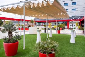 A garden outside Alexandre FrontAir Congress
