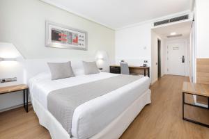 A bed or beds in a room at Alexandre FrontAir Congress