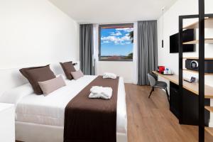 A bed or beds in a room at Alexandre FrontAir Congress
