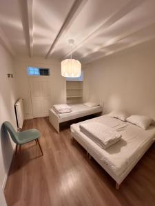 Posteľ alebo postele v izbe v ubytovaní Appartement RDC 9 personnes, 2 chambres, wifi, proche du centre