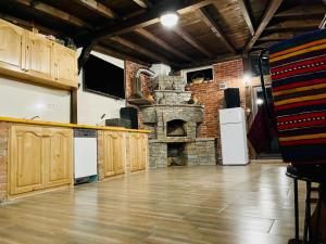 A kitchen or kitchenette at Bóris House