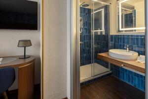 a bathroom with a sink and a shower at Maison Roma Piazza di Spagna UNA Esperienze in Rome