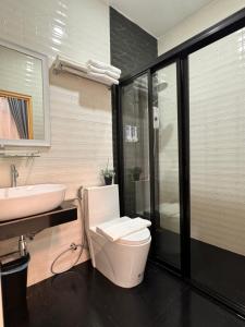 a bathroom with a toilet and a sink at Le Trang Boutique Airport in Trang