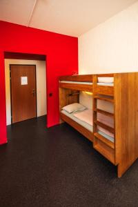 Letto o letti in una camera di Baden Youth Hostel