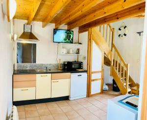 Kuchyň nebo kuchyňský kout v ubytování La Grange Dimière - Duplex 3 pers - Parking privé + 12 fotografií