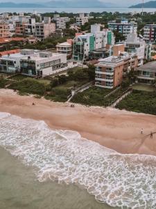an aerial view of a beach with buildings at Refugio dos Guaias in Bombinhas