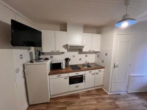 Kuchyňa alebo kuchynka v ubytovaní Appartement 4 personnes, wifi, proche centre et thermes + 3 fotografie