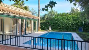 a swimming pool next to a house at Casa Villa Ladi in Umbrete