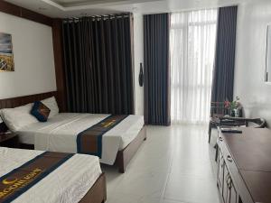 Giường trong phòng chung tại Khách sạn Moonlight - Sen Biển Hotel - LC Sầm Sơn