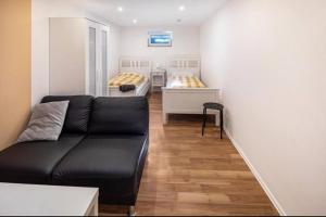 a living room with a couch and two beds at Zentrum Kassel für 7 Personen in Kassel